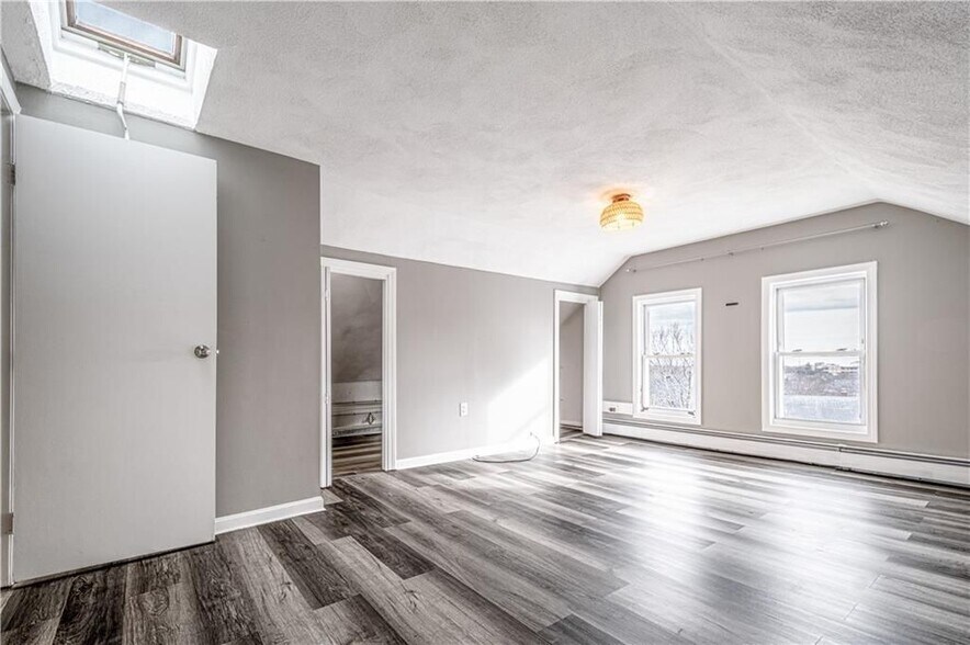 Building Photo - 216 Maplewood Ave