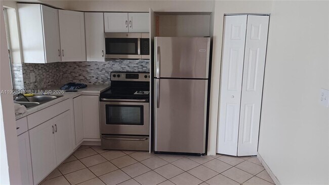 Building Photo - 2015 N 31st Ave