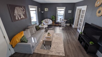 Building Photo - 505 E Rusholme St