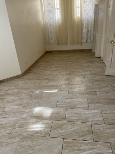 Building Photo - 1829 S California Ave