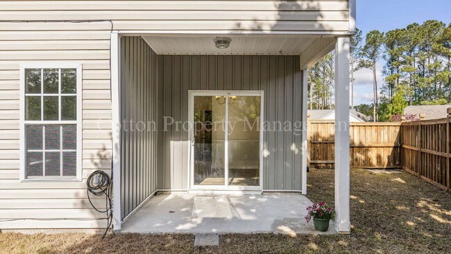 Building Photo - 1010 Winterberry Cir