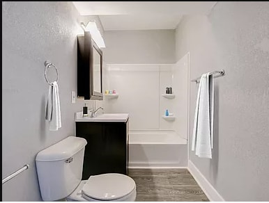 Building Photo - 1213 NE Lowry Ave