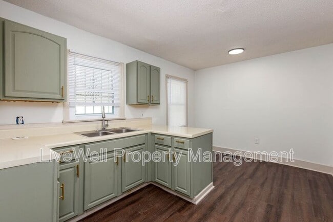 Building Photo - 408 Miles Ave