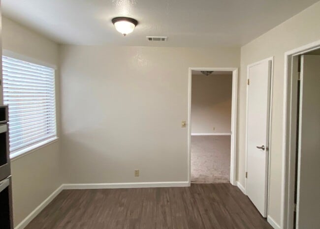 Building Photo - 130 Quietwood Dr