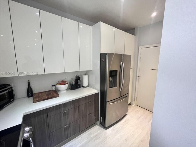 Building Photo - 4746 Lago Vista Dr