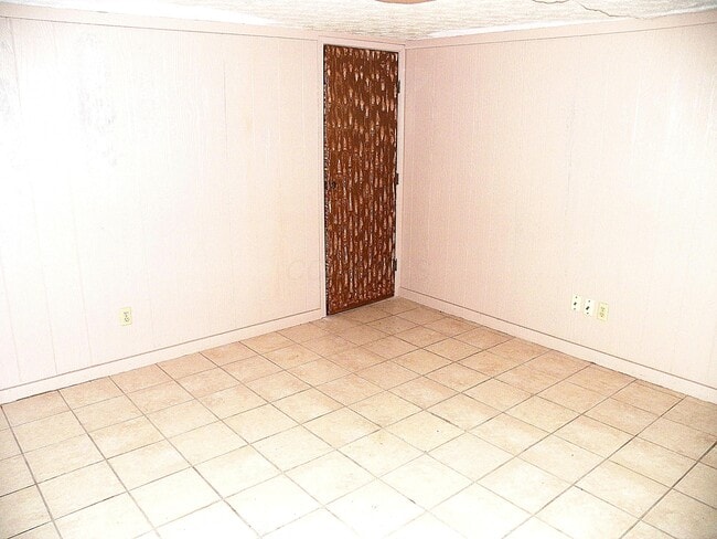 Building Photo - 4829 Dierker Rd