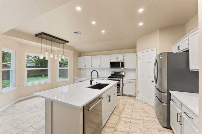 Building Photo - 2104 Lobelia Dr