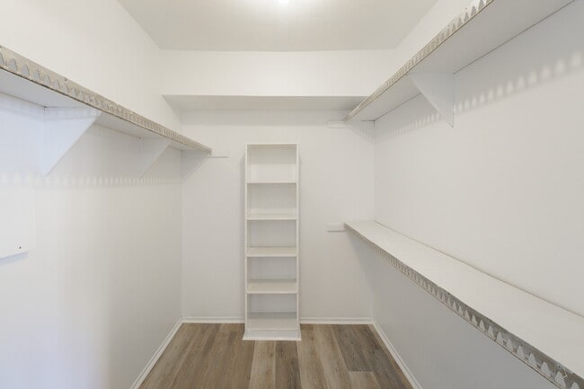Building Photo - 429 N Post Oak Ln