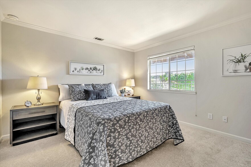 Building Photo - 440 Bollinger Canyon Ln
