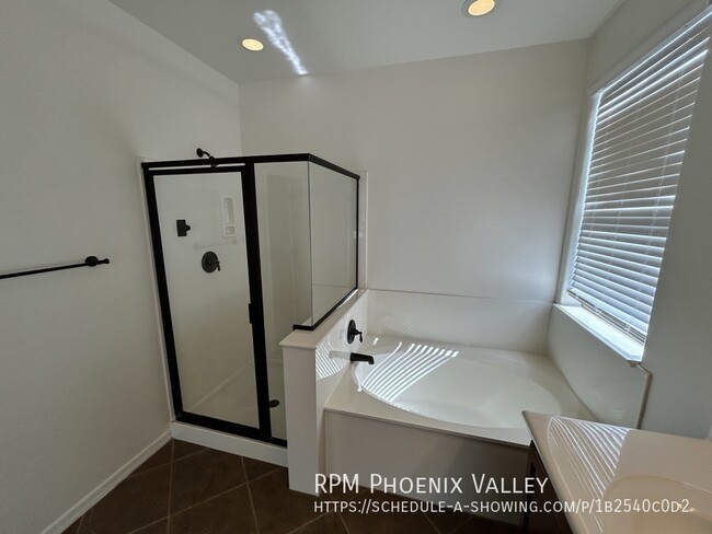 Building Photo - Spacious Bright N. Phx 4/2 w/POOL & *NEW* ...