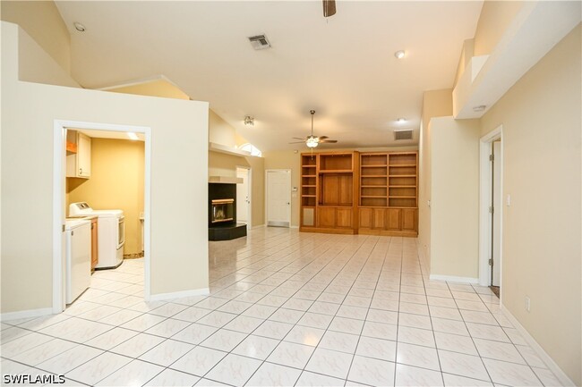 Building Photo - 1040 Moon Lake Dr