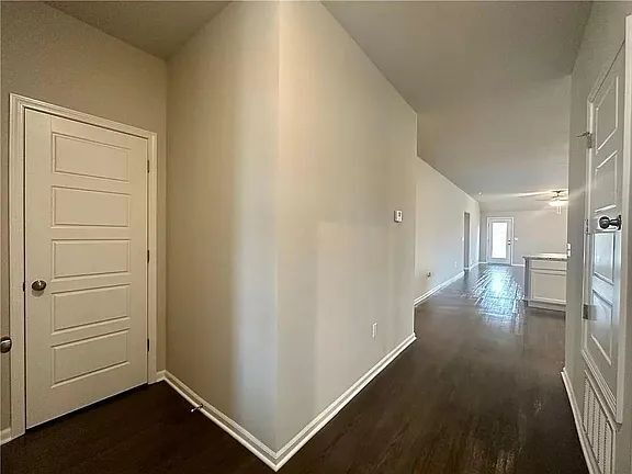 Building Photo - "Charming 4-Bedroom Oasis with 2 Baths & 1800 Sq Ft in Gardner, KS"