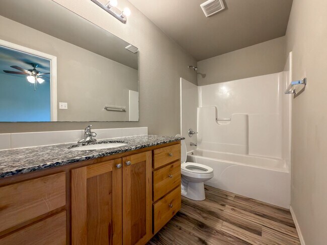 Building Photo - 900 N 46th St