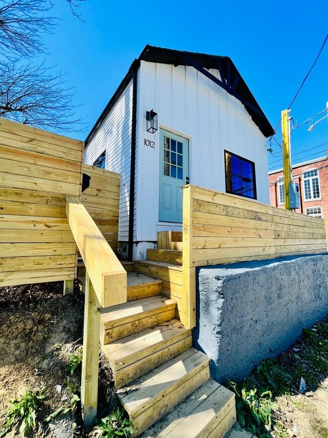 Building Photo - Modern 2BR/2BA with Bonus Room in Germanto...
