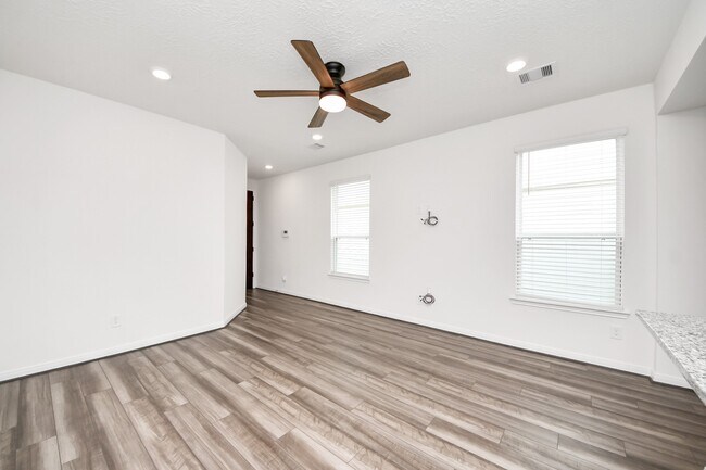 Building Photo - 22830 Brisbee Ln