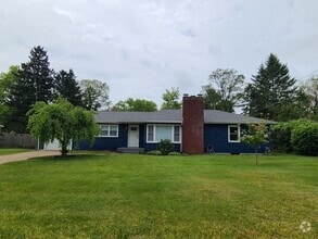 Building Photo - Partially Furnished 3-Bedroom Home with Fe...