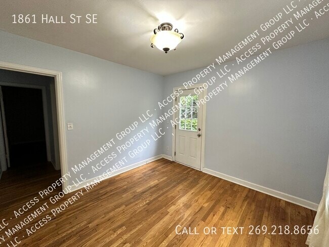 Building Photo - SE Side 3 Bedroom Home by East GR