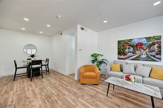 Building Photo - 251 S Green Valley Pkwy