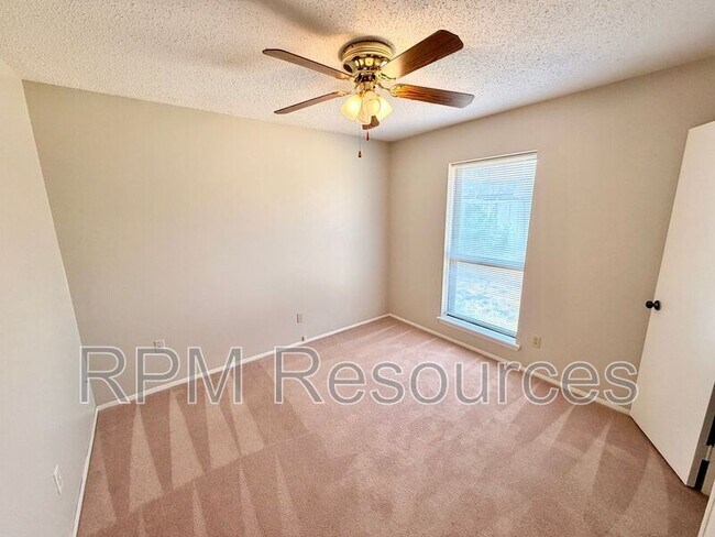 Building Photo - 105 N Eastgate Dr