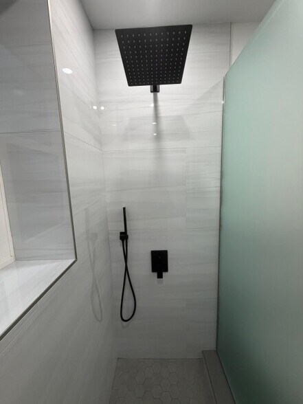 Building Photo - 275 E 55th St