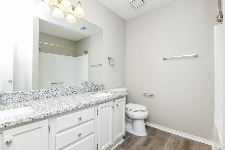 Building Photo - 4648 Feathercrest Dr