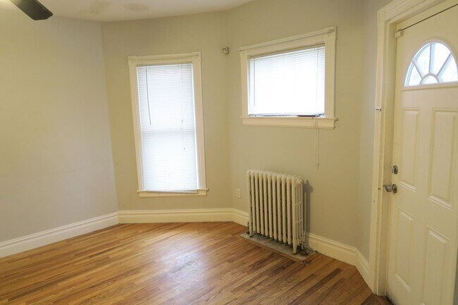 Building Photo - 472 Pearl St