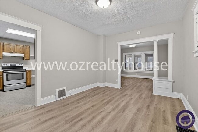 Building Photo - 450 Second St