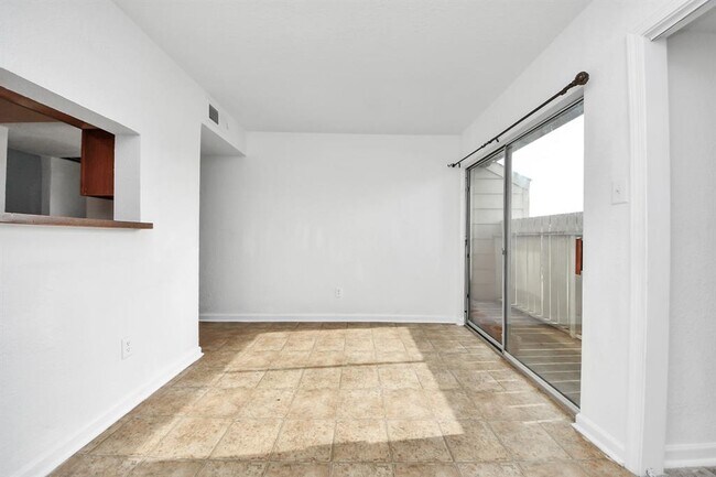 Building Photo - 8100 Creekbend Dr
