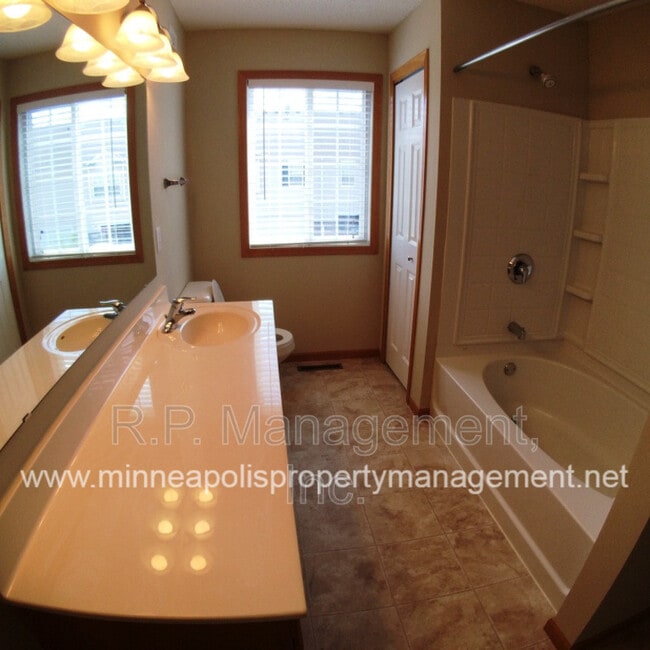 Building Photo - 10800 Hawthorn Trail