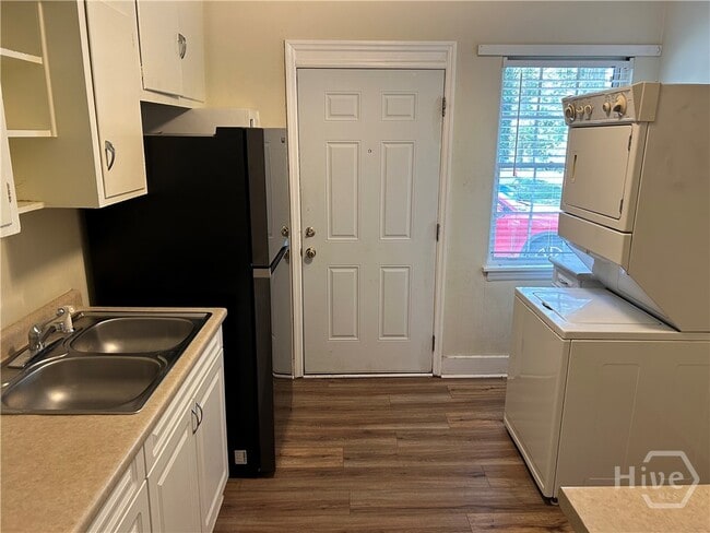 Building Photo - 253 Springdale St