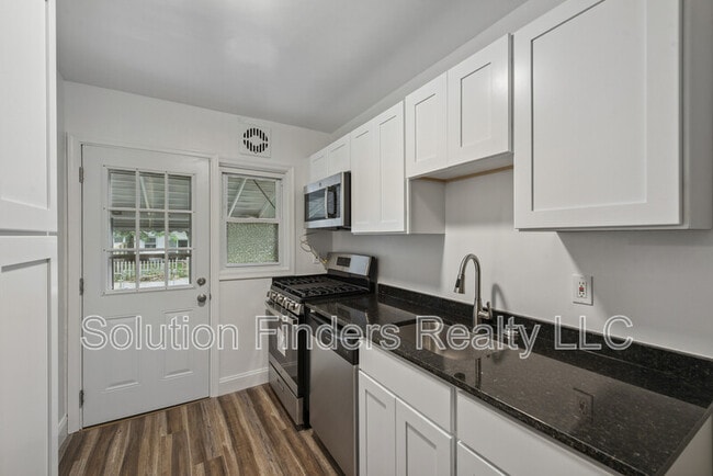 Building Photo - 2110 Coralthorn Rd
