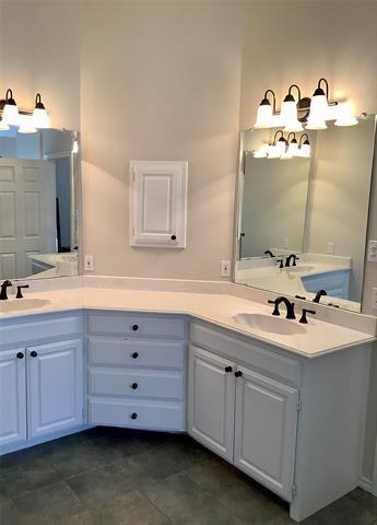 Building Photo - 7316 Hidden Oaks Dr