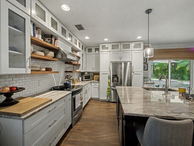 Building Photo - 8121 SE Orchard Terrace