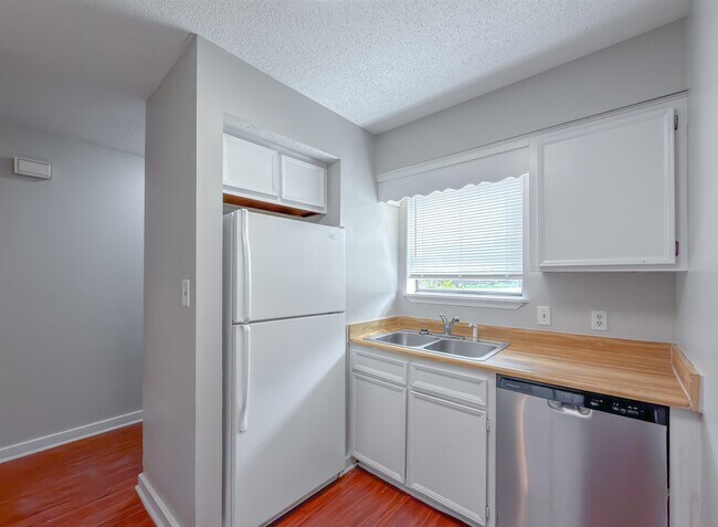 Building Photo - 3294 Nekoma Ln