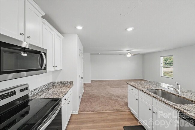 Building Photo - 318 Aniston Ln