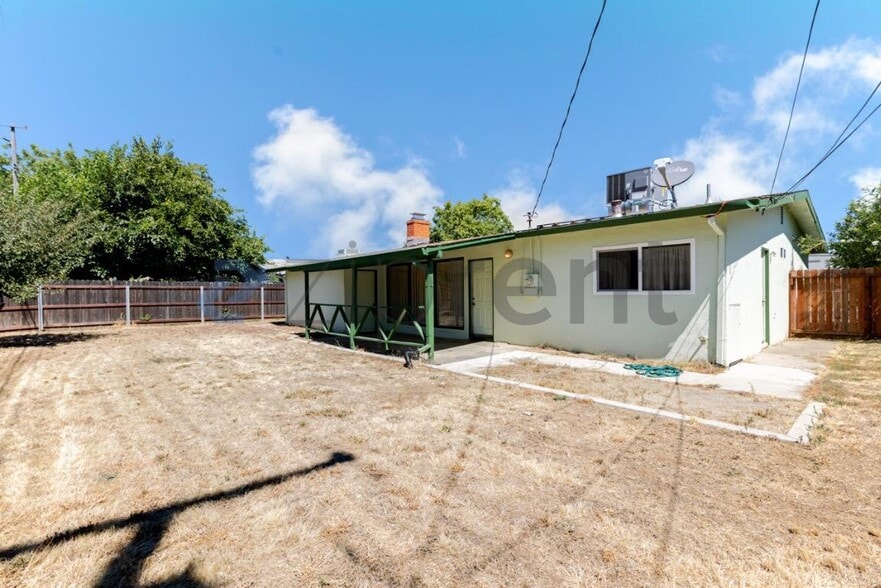 Building Photo - Unit