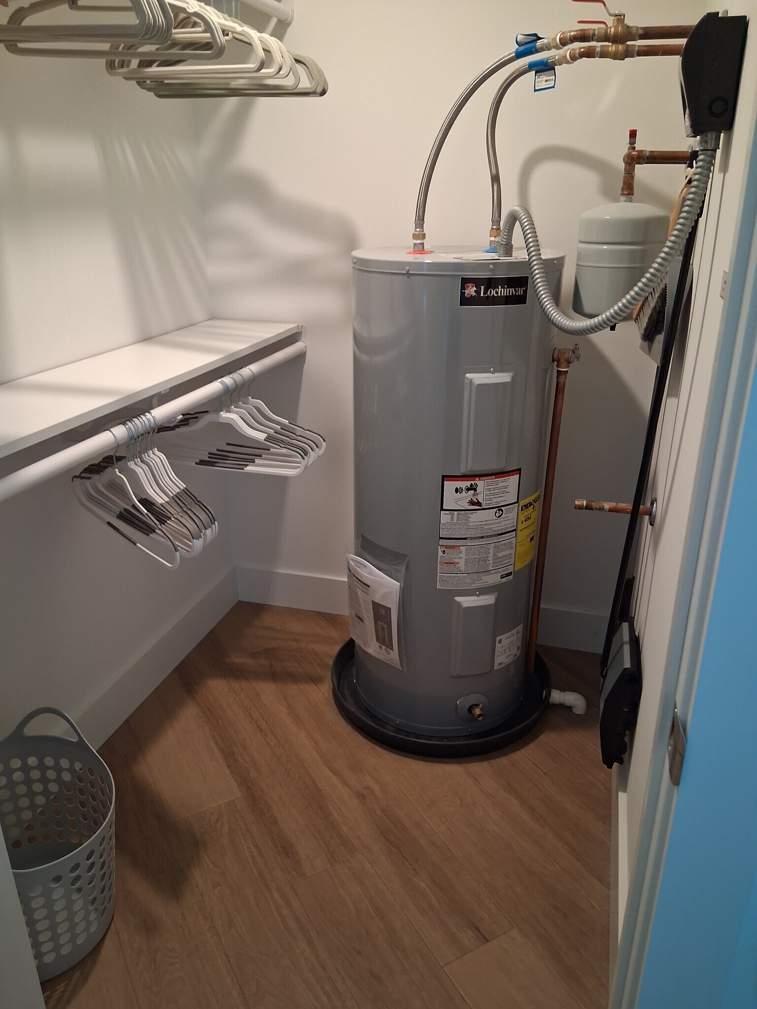 Walk-in closet - 517 18th St