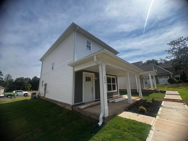 Building Photo - 206 Samson Trl