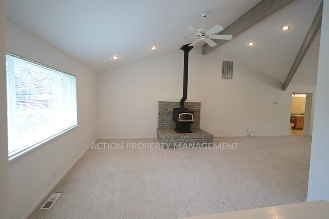 Building Photo - 3 bed 2.5 bath home in a private country setting, close to town. All new luxury vinyl plank floor...