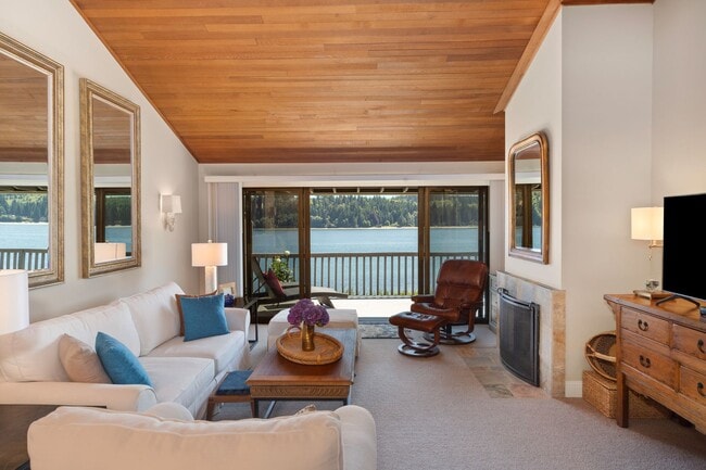 Building Photo - Short Term Lease | 2 Bed, 2 Bath Resort St...