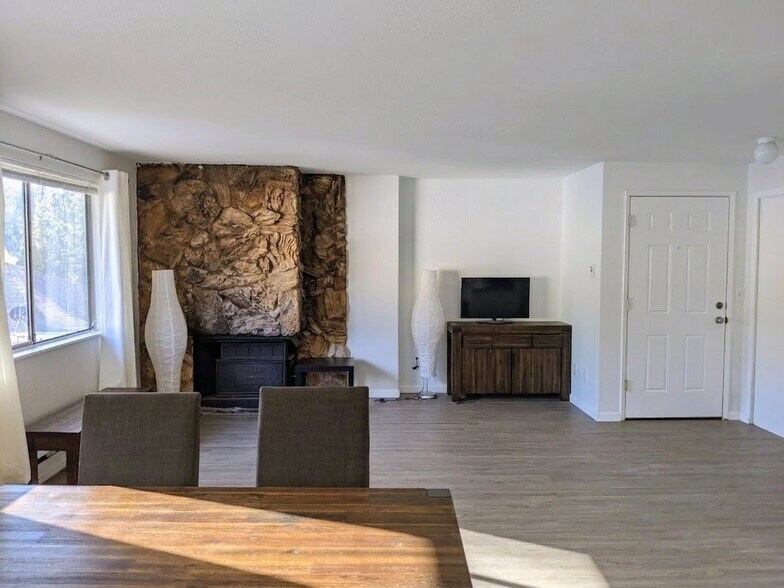 Open-concept Living Room - 17612 80th Ct NE