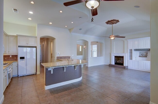 Building Photo - 1087 Loyola Ave