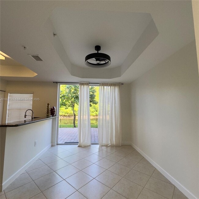 Building Photo - 985 SW 143rd Ave