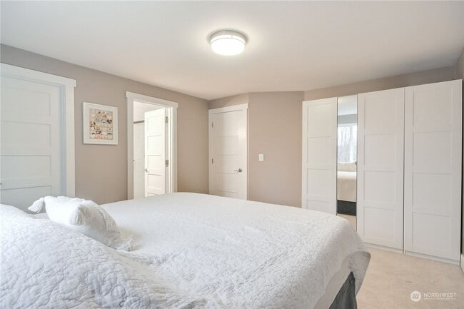 Building Photo - Well Maintained 3 Bed 2.5 Bath for Rent!