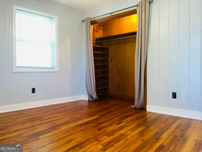 Building Photo - 406 E Main St