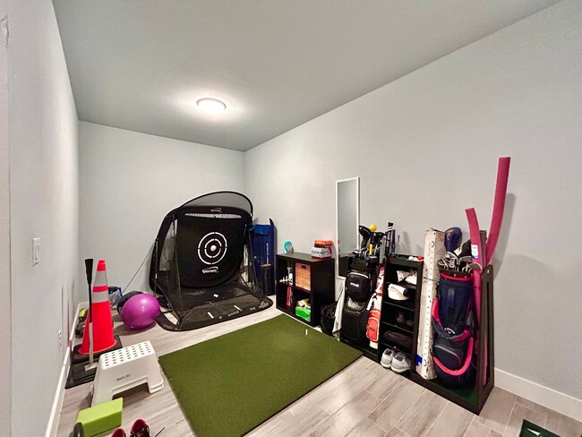 Building Photo - 930 E 54th St