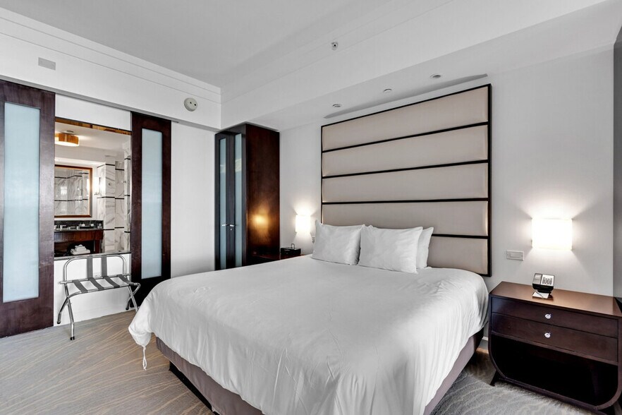 Building Photo - 4441 Collins Ave