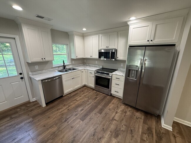 Building Photo - 6970 Raleigh Lagrange Dr