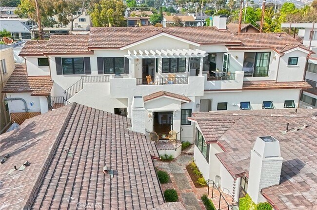 Building Photo - 360 Cliff Dr