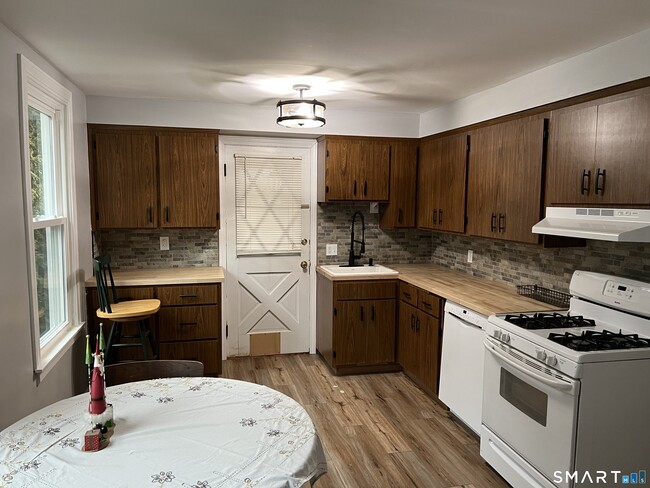 Building Photo - 130 Platt Ave